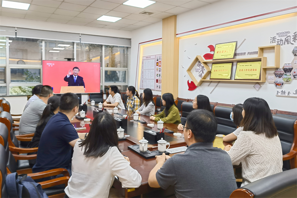 1658214186257932.jpg 水投公司直属支部组织收看新闻联播2_副本.jpg