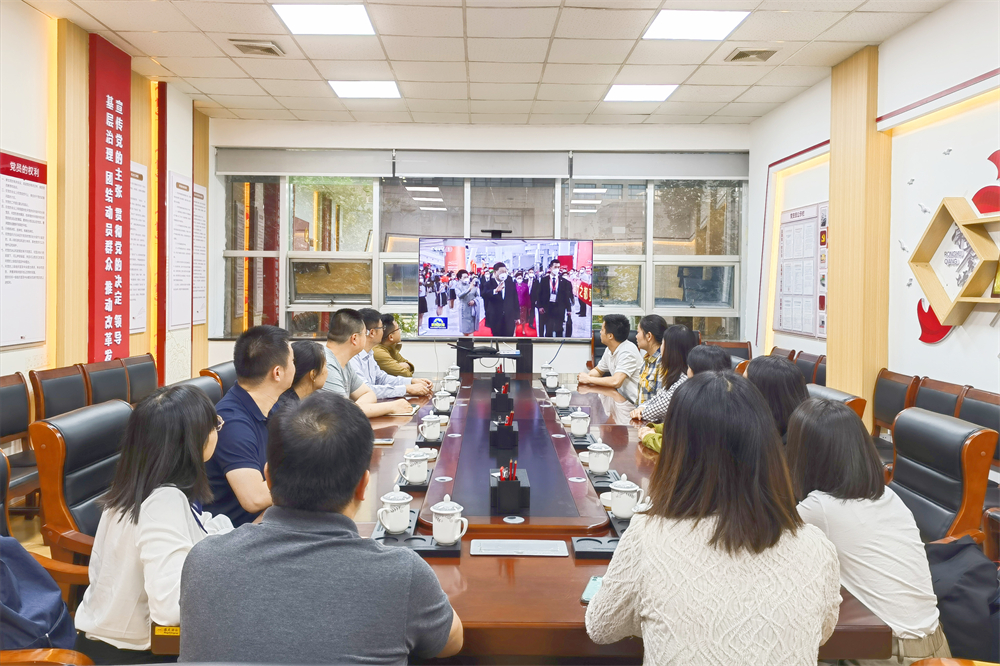 1658214230128854.jpg 水投公司直属支部组织收看新闻联播1_副本.jpg